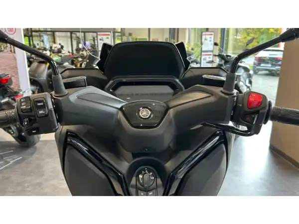 YAMAHA XMAX 300 (6/6)