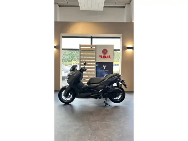 YAMAHA XMAX 300 (2/6)