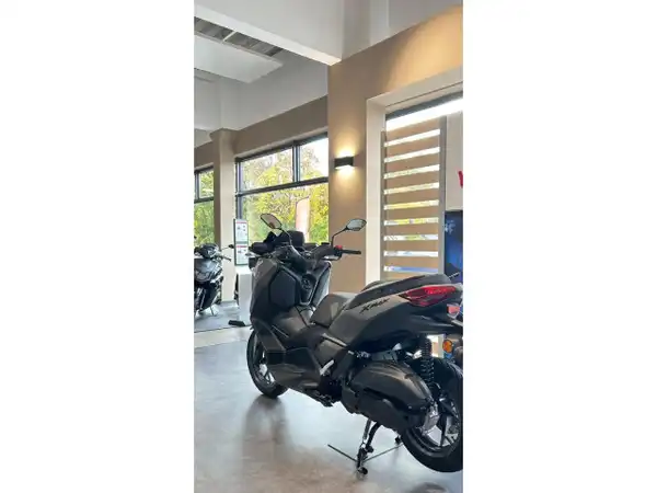 YAMAHA XMAX 300 (4/6)