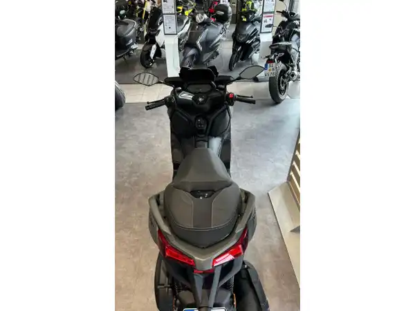 YAMAHA XMAX 300 (5/6)
