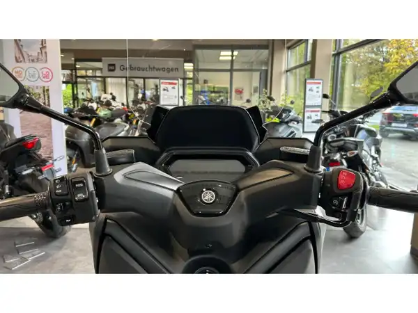 YAMAHA XMAX 300 (6/6)