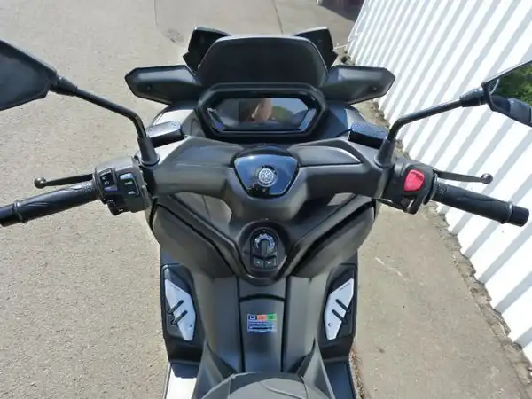YAMAHA XMAX 300 (7/9)