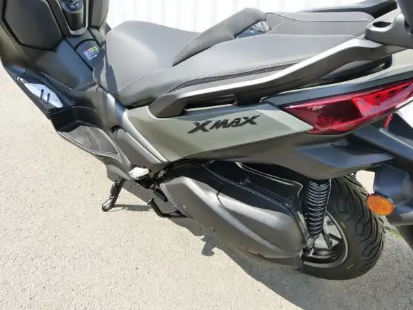 YAMAHA XMAX 300 (8/9)