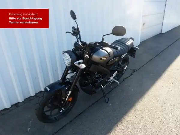 YAMAHA XSR 125 (1/8)