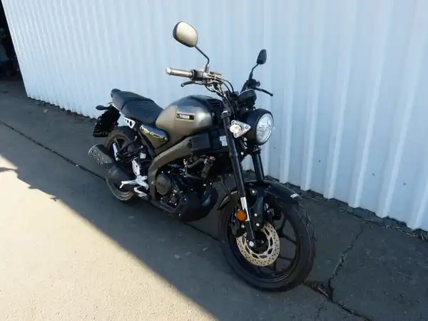 YAMAHA XSR 125 (2/8)