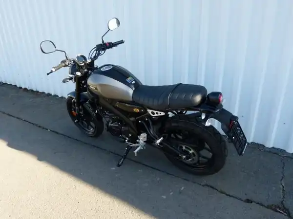 YAMAHA XSR 125 (3/8)