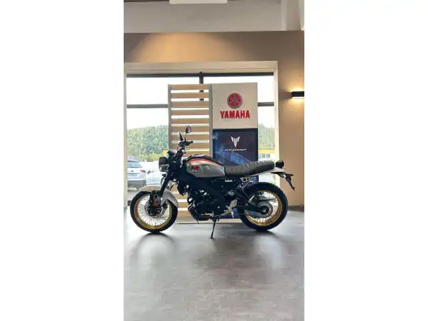 YAMAHA XSR 125 (2/6)