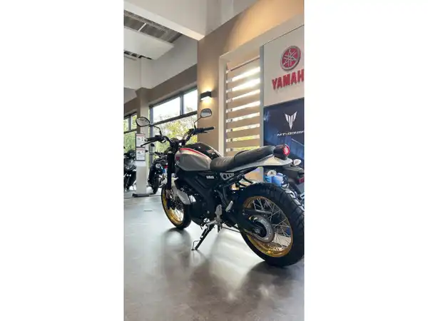 YAMAHA XSR 125 (3/6)