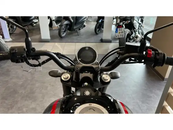 YAMAHA XSR 125 (5/6)