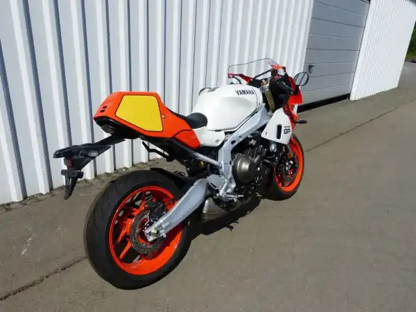 YAMAHA XSR 900 (4/8)
