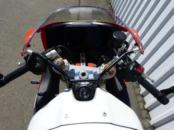 YAMAHA XSR 900 (6/8)