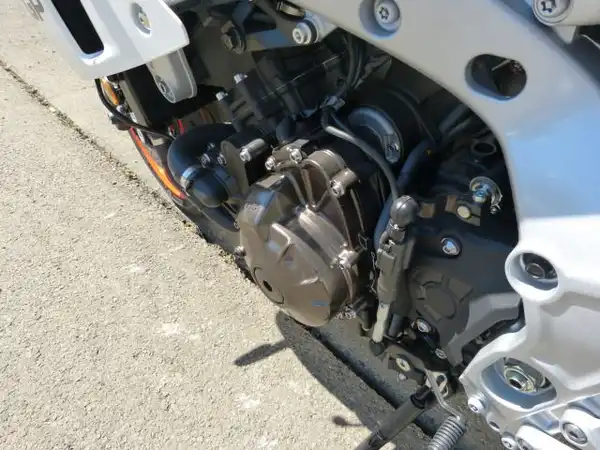 YAMAHA XSR 900 (7/8)