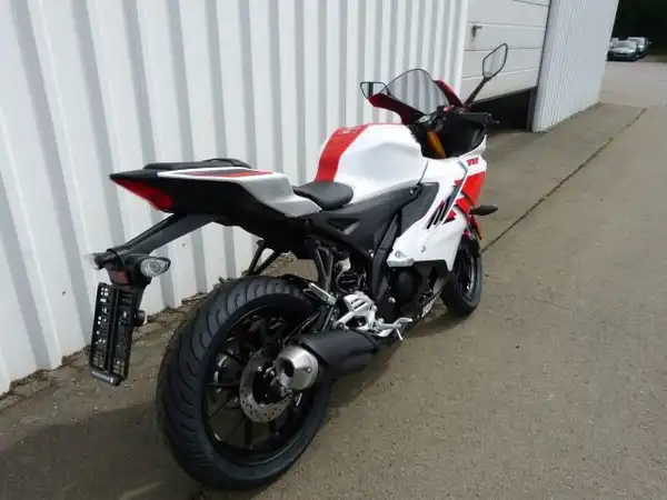 YAMAHA YZF-R125 (4/7)