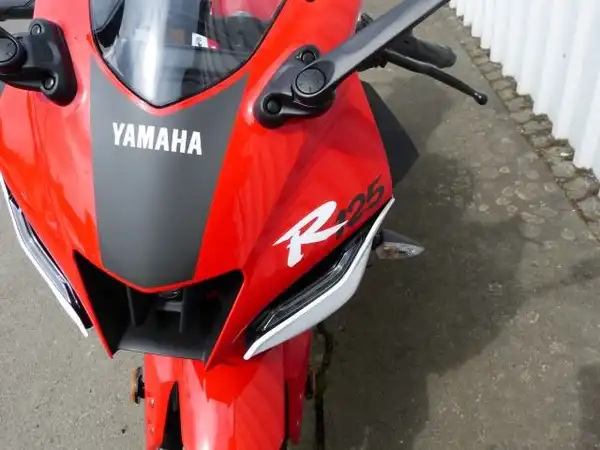 YAMAHA YZF-R125 (5/7)