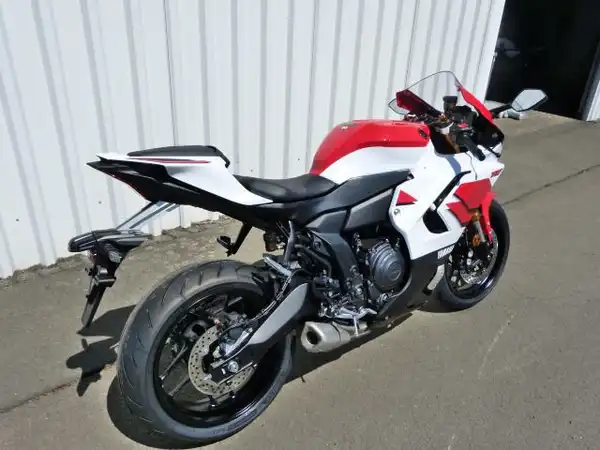 YAMAHA YZF-R7 (4/9)