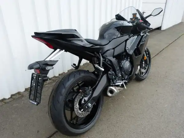 YAMAHA YZF-R7 (3/8)