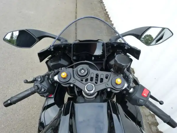 YAMAHA YZF-R7 (6/8)