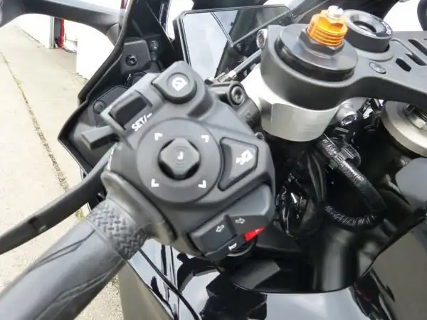 YAMAHA YZF-R7 (7/8)