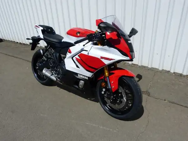 YAMAHA YZF-R7 (2/9)