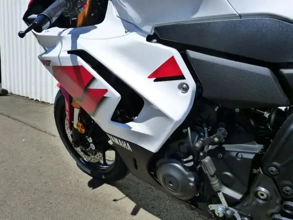 YAMAHA YZF-R7 (8/9)